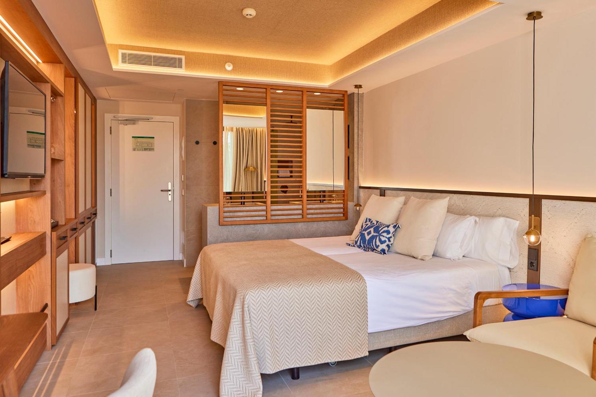Universal Grand Leon & Spa Colonia de Sant Jordi ภายนอก รูปภาพ
