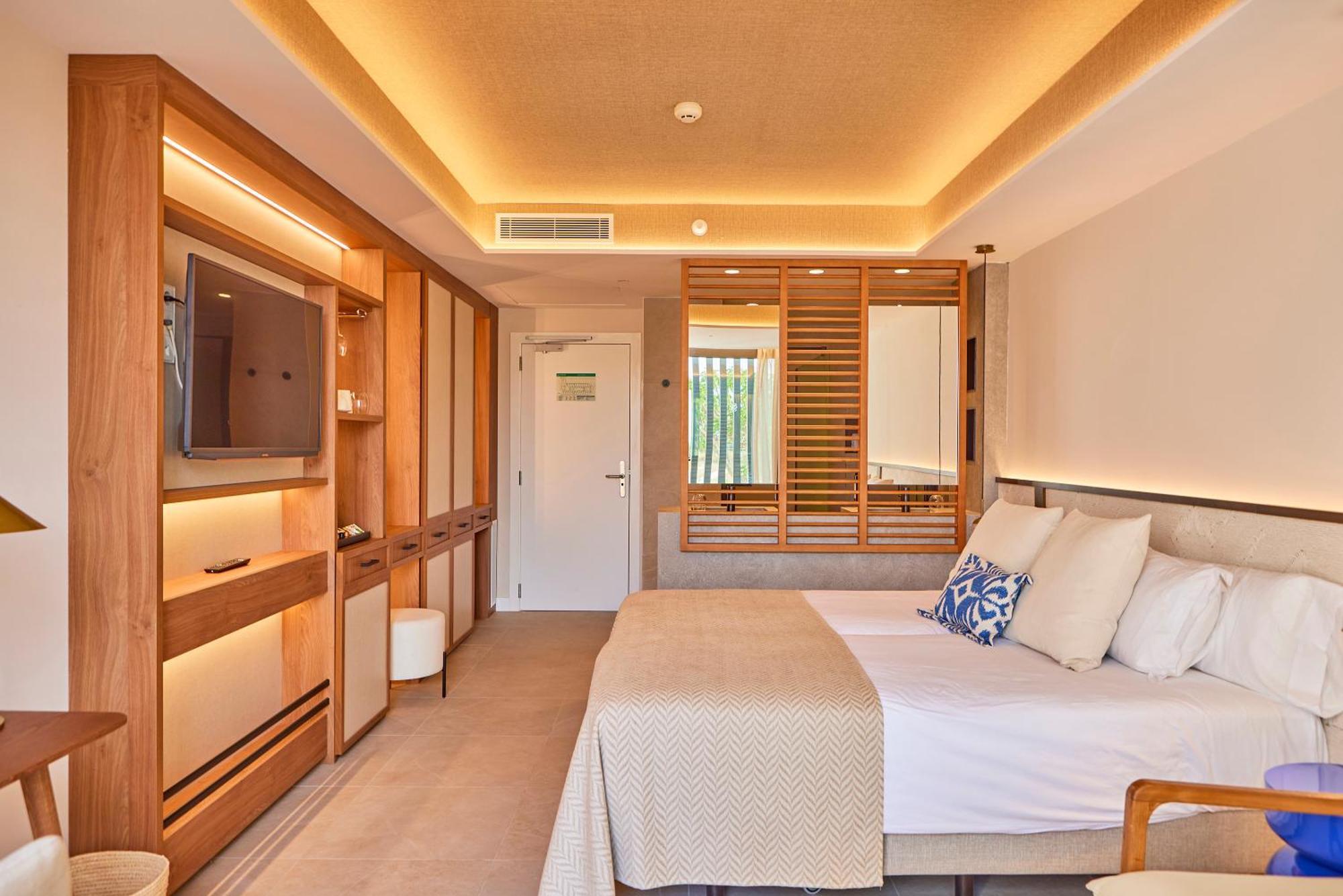 Universal Grand Leon & Spa Colonia de Sant Jordi ภายนอก รูปภาพ